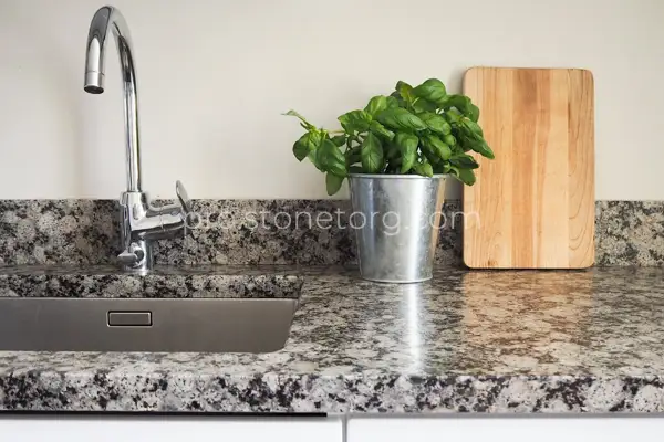 гранитная столешница из камня из гранита фото стол