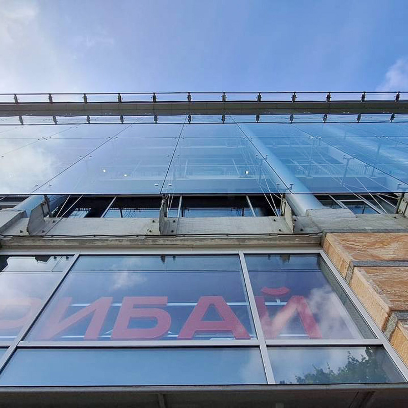 Мойка фасадного остекления альпинистами — Чистый Баланс СПб