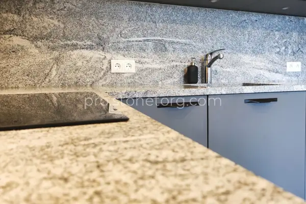 столешница для кухни цветной камень из натурального камня стоимость цена гранит