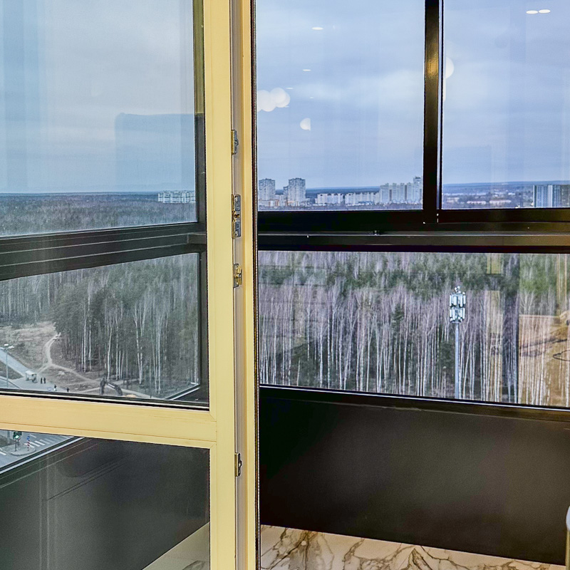 Мойка больших окон с балкона