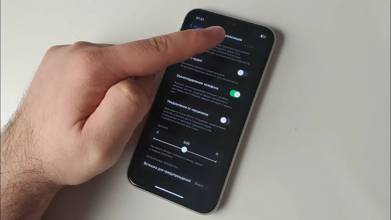 Пропал звук в верхнем динамике iPhone Пропал звук в верхнем динамике iPhone: чистка сеточки против замены запчасти — как не переплатить