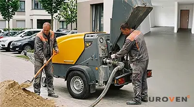 Механизированная стяжка пола в квартире: идеально ровное основание за 1 день Подготовка и подача раствора для полусухой стяжки пола в квартире с помощью профессионального пневмонагнетателя.