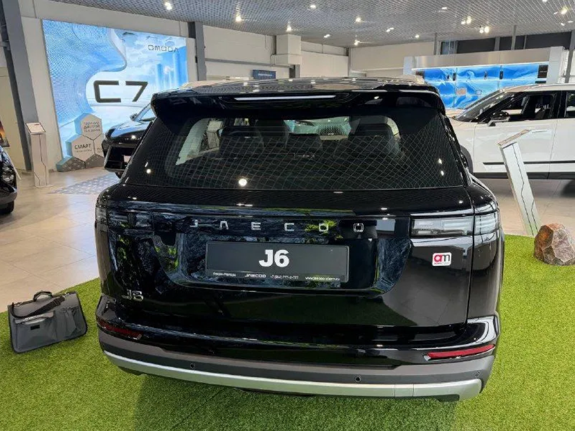 JAECOO J6 - вид спереди
