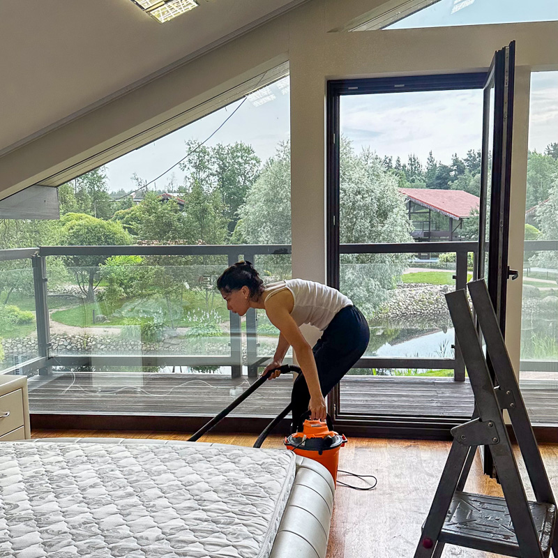 Уборка коттеджа с панорамными окнами