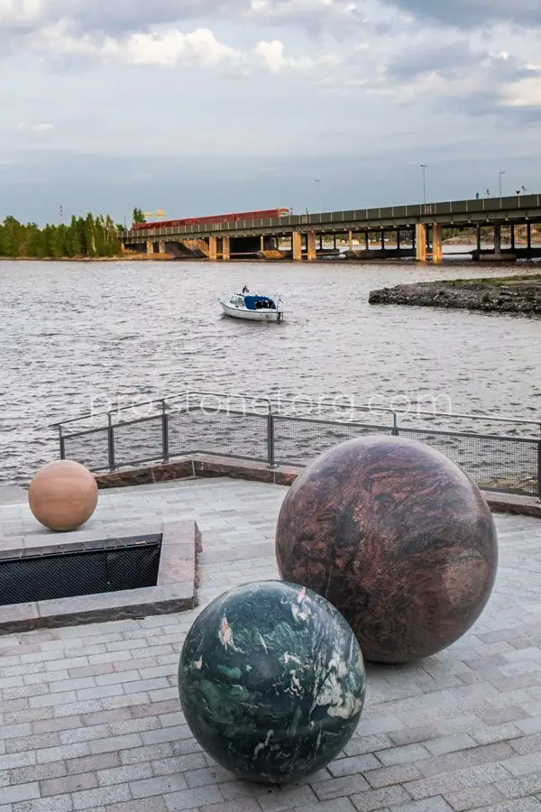 Каменные шары для парков и скверов купить шар из камня большие шары из гранита